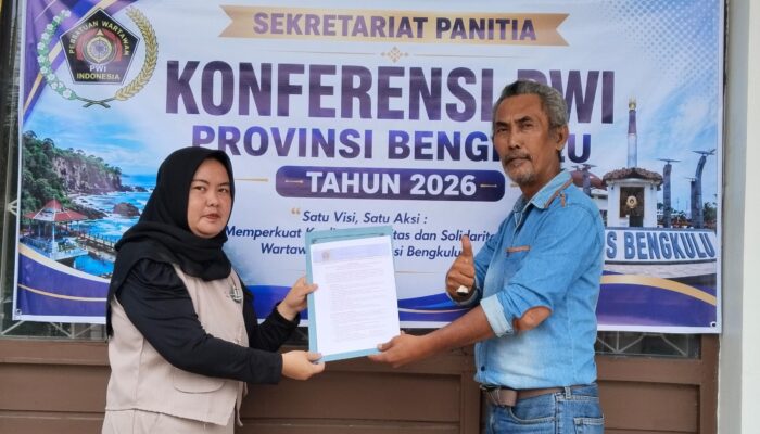 Siap Komandoi PWI Bengkulu, Cik Ben Ambil Formulir Pendaftaran Balon Ketua