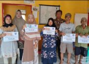 Penerima Manfaat Sumringah, Pemdes Air Sekamanak Salurkan BLT-DD