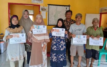 Penerima Manfaat Sumringah, Pemdes Air Sekamanak Salurkan BLT-DD