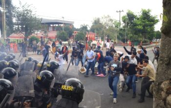 Polres Bengkulu Utara Simulasi Sispamkota Amankan Massa Demo Tuntut Kebijakan Evaluasi Anggaran Infrastruktur