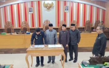 Sah! Seluruh Fraksi Partai di DPRD Bengkulu Utara Setujui Dua Raperda