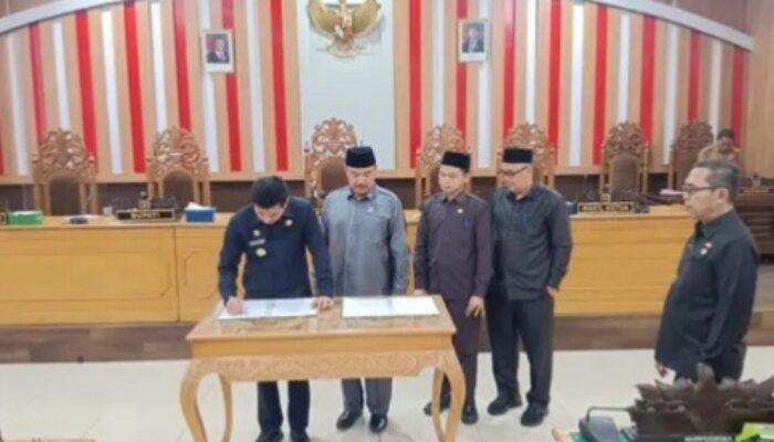 Sah! Seluruh Fraksi Partai di DPRD Bengkulu Utara Setujui Dua Raperda